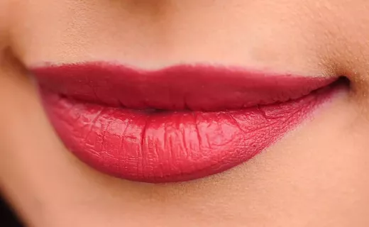 טיפוח שפתיים 101: טיפים לשפתיים רכות, חלקות ובריאות