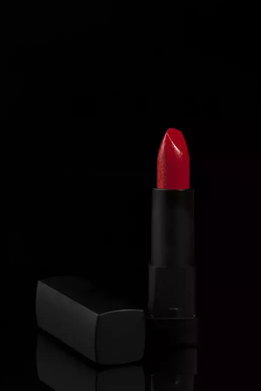 כוחו של האדום: 5 גווני שפתון אדום קלאסי ואיך ללבוש אותם